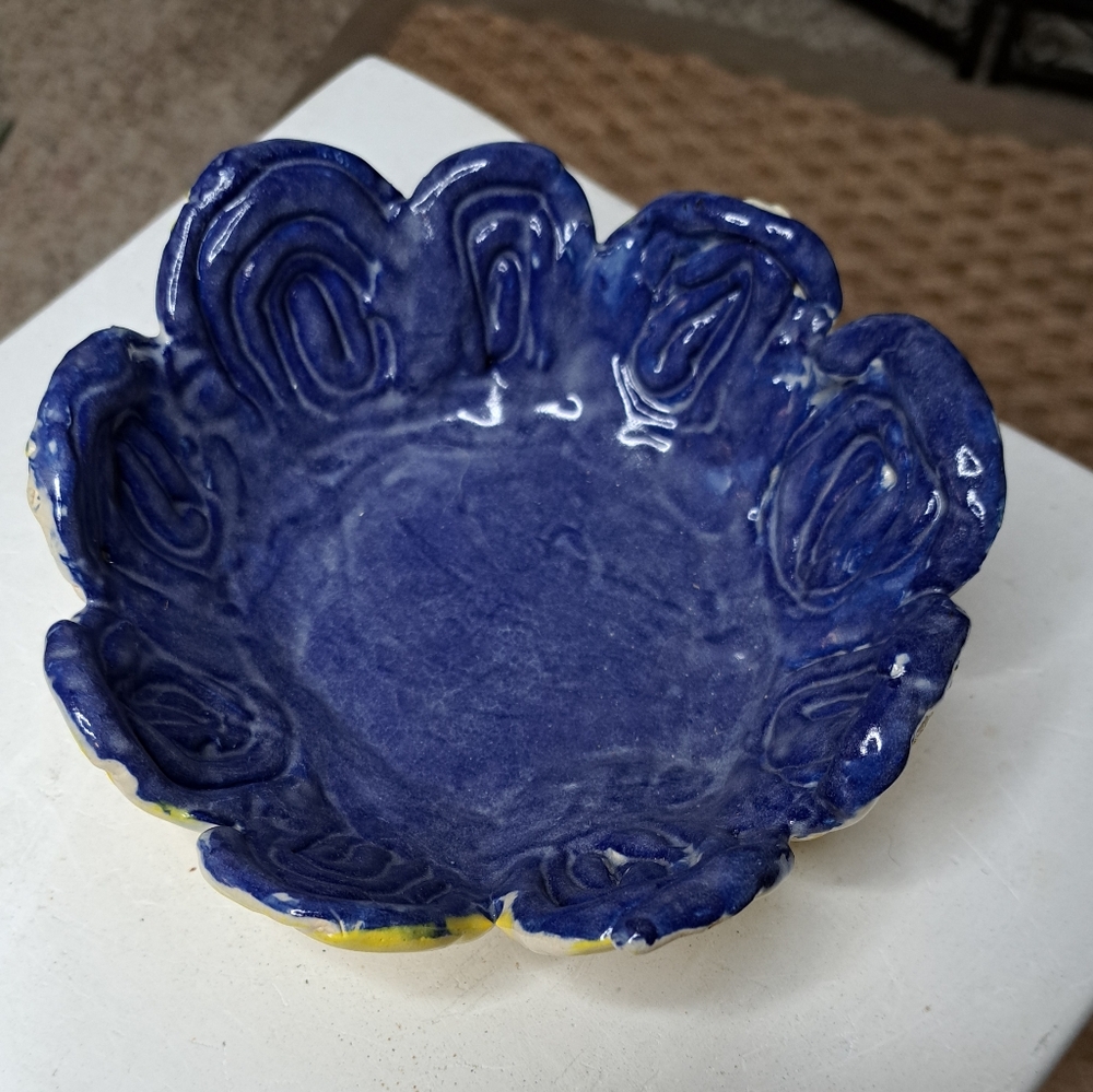 RUDY F. DECORATIVE TULIP BOWL